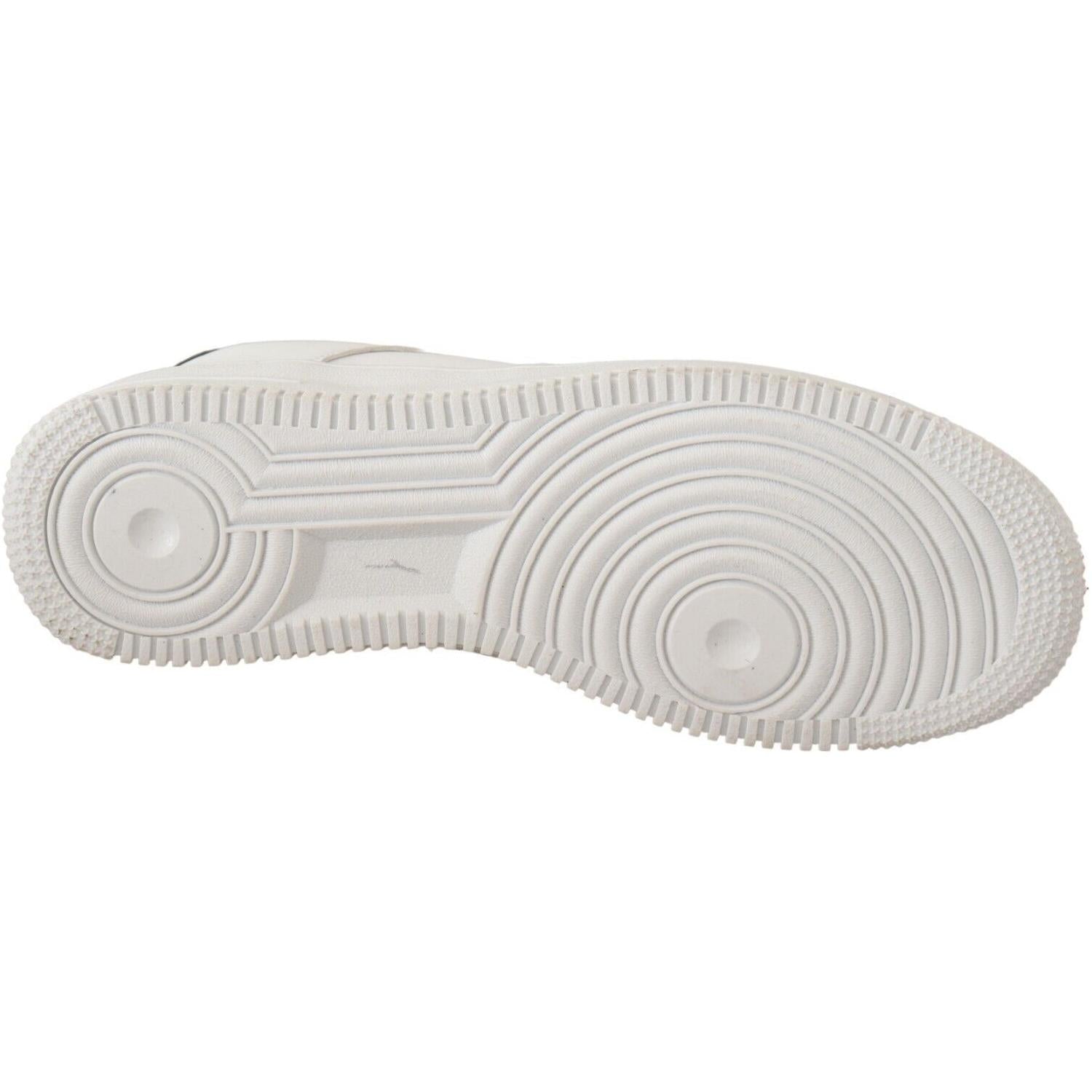 别致的白色皮革低帮运动鞋