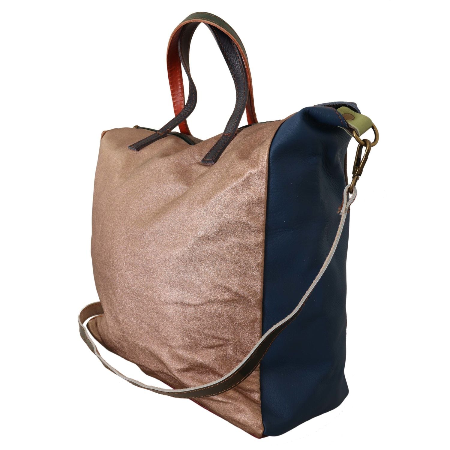 Front view with bag zipped and handles upright.