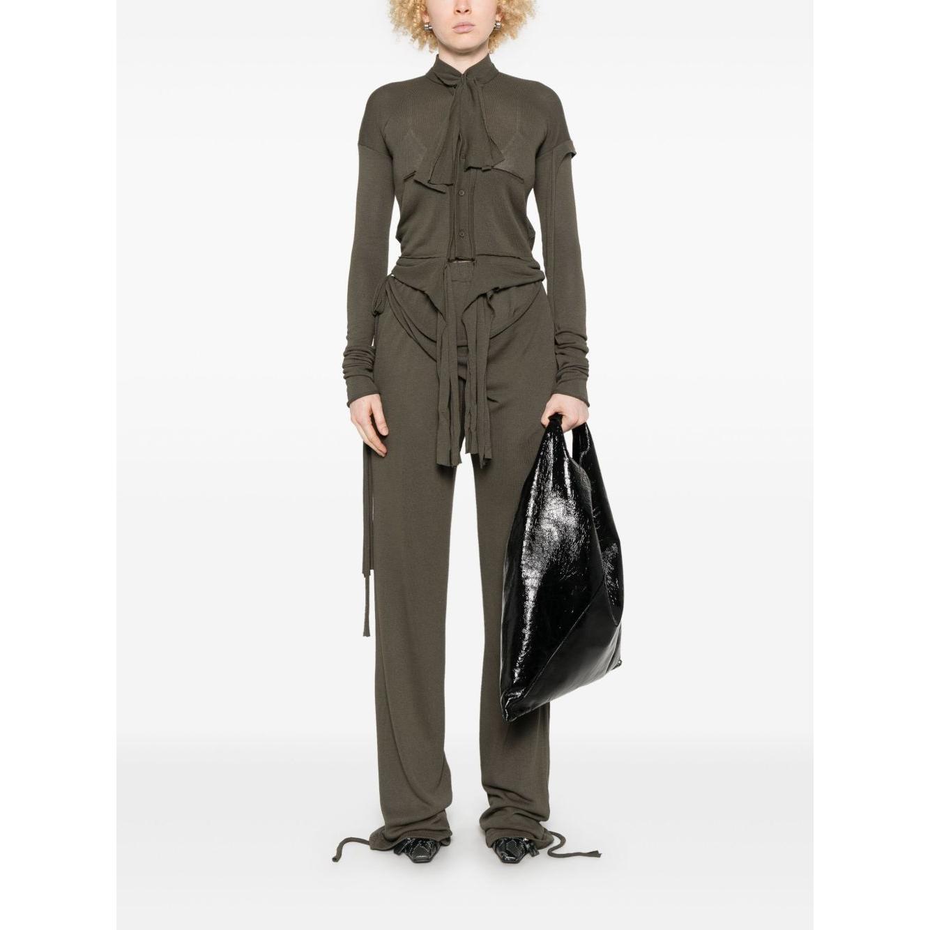 Front view with bag zipped and handles upright.