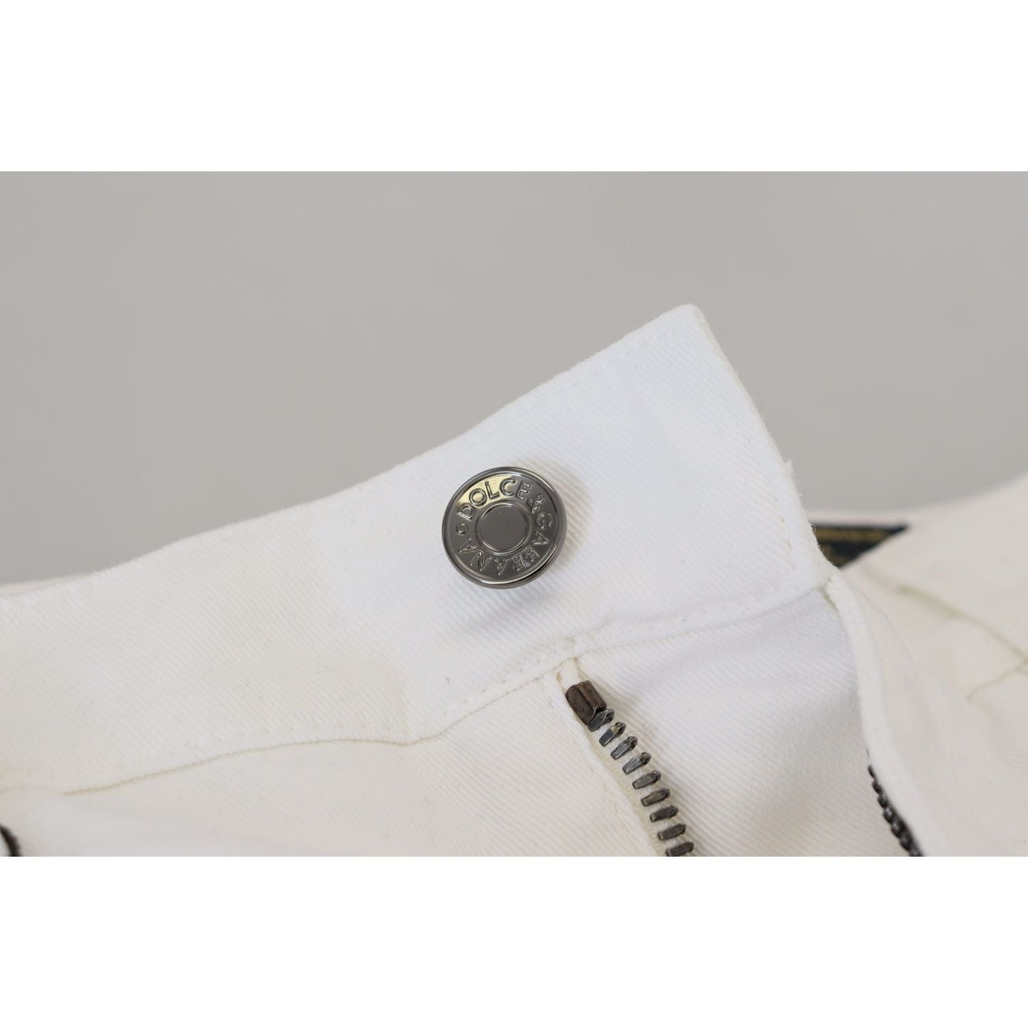 优雅修身白色紧身牛仔裤