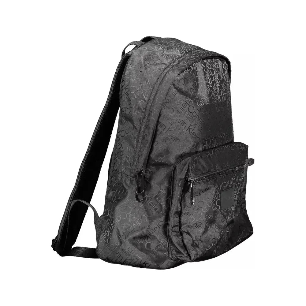 Front view with bag zipped and handles upright.