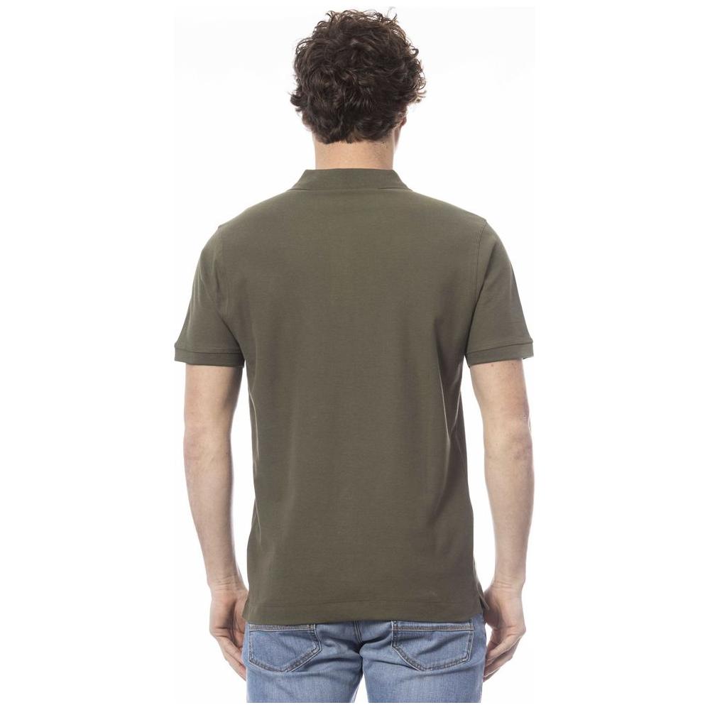 别致的绿色棉质 Polo 衫，带胸前标志