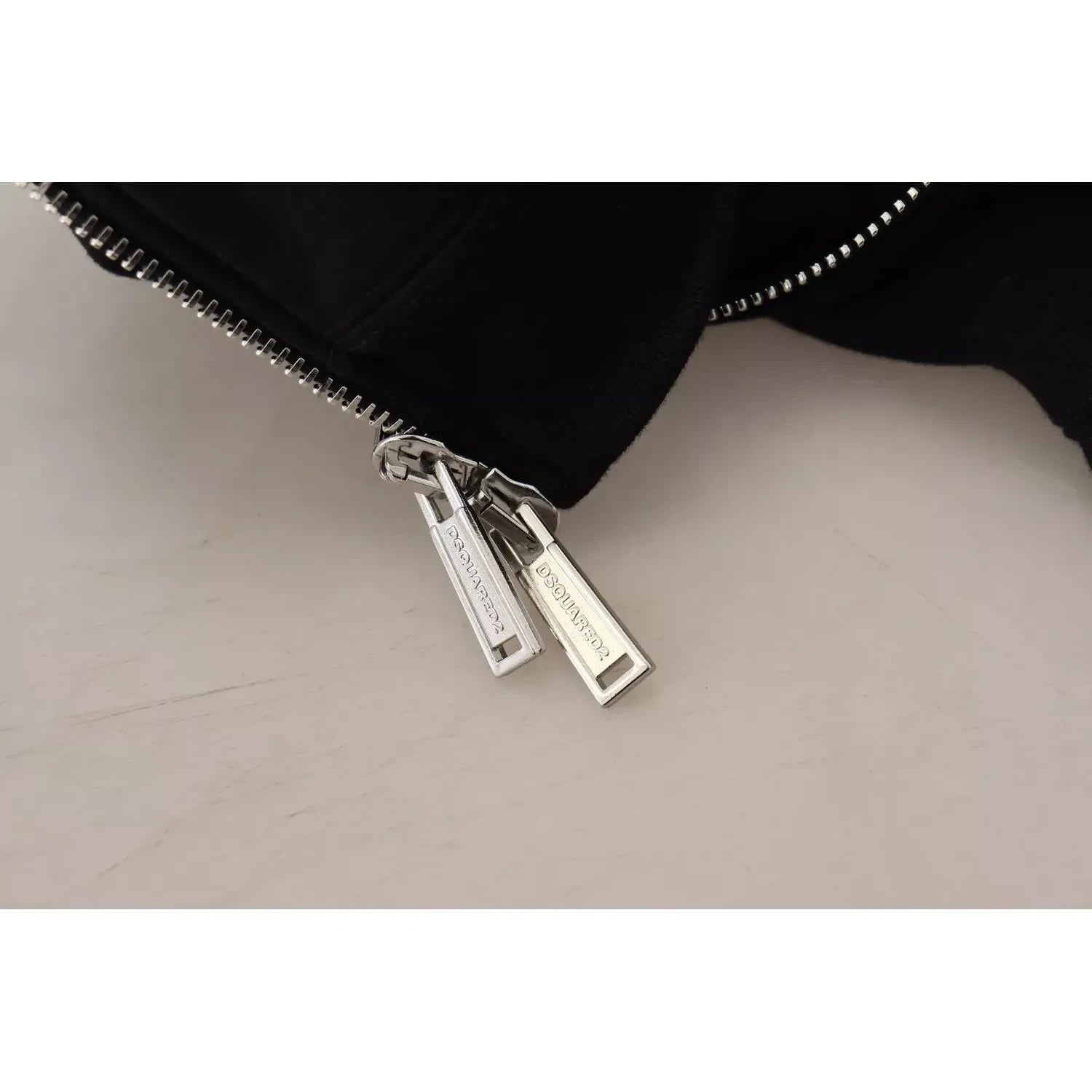 黑色连帽全拉链印花袖毛衣