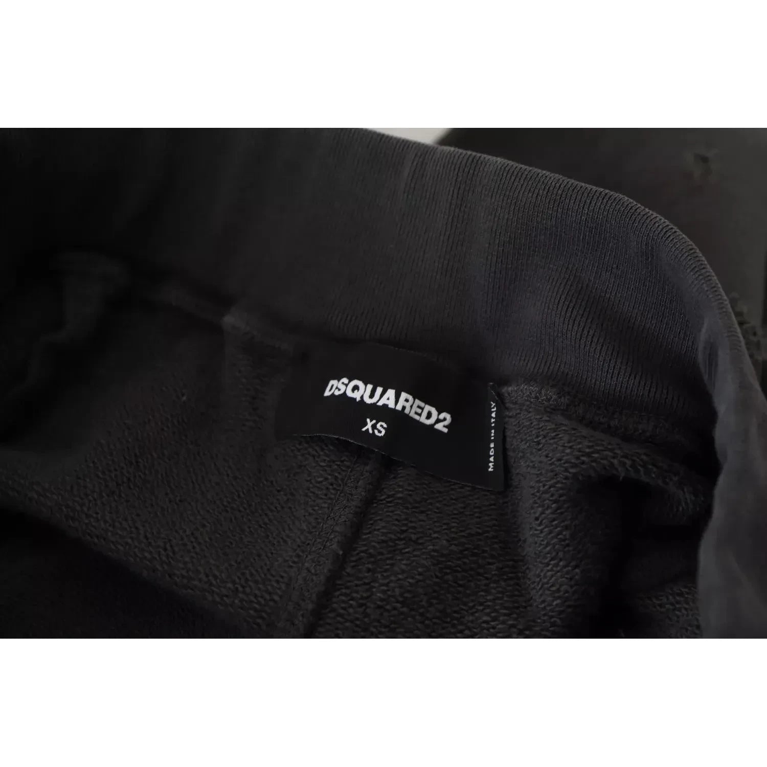 黑色棉质中腰破洞锥形短裤