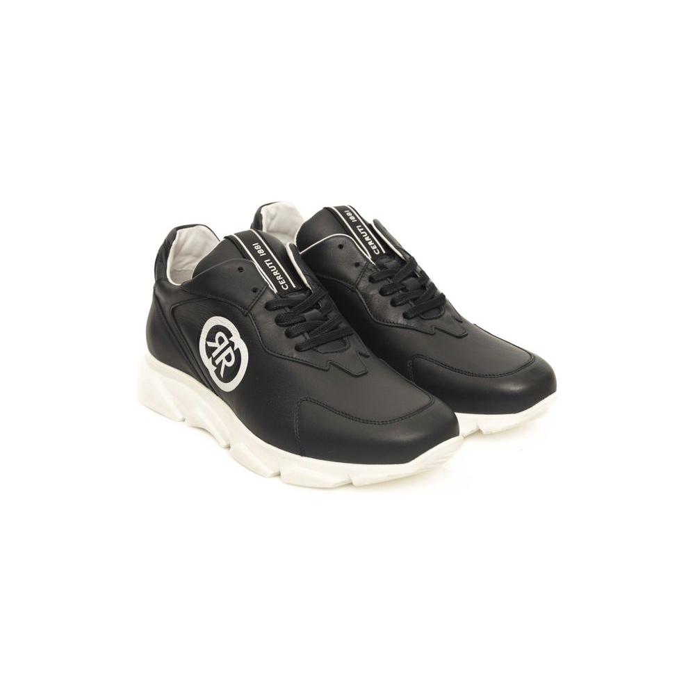 蓝色牛皮运动鞋