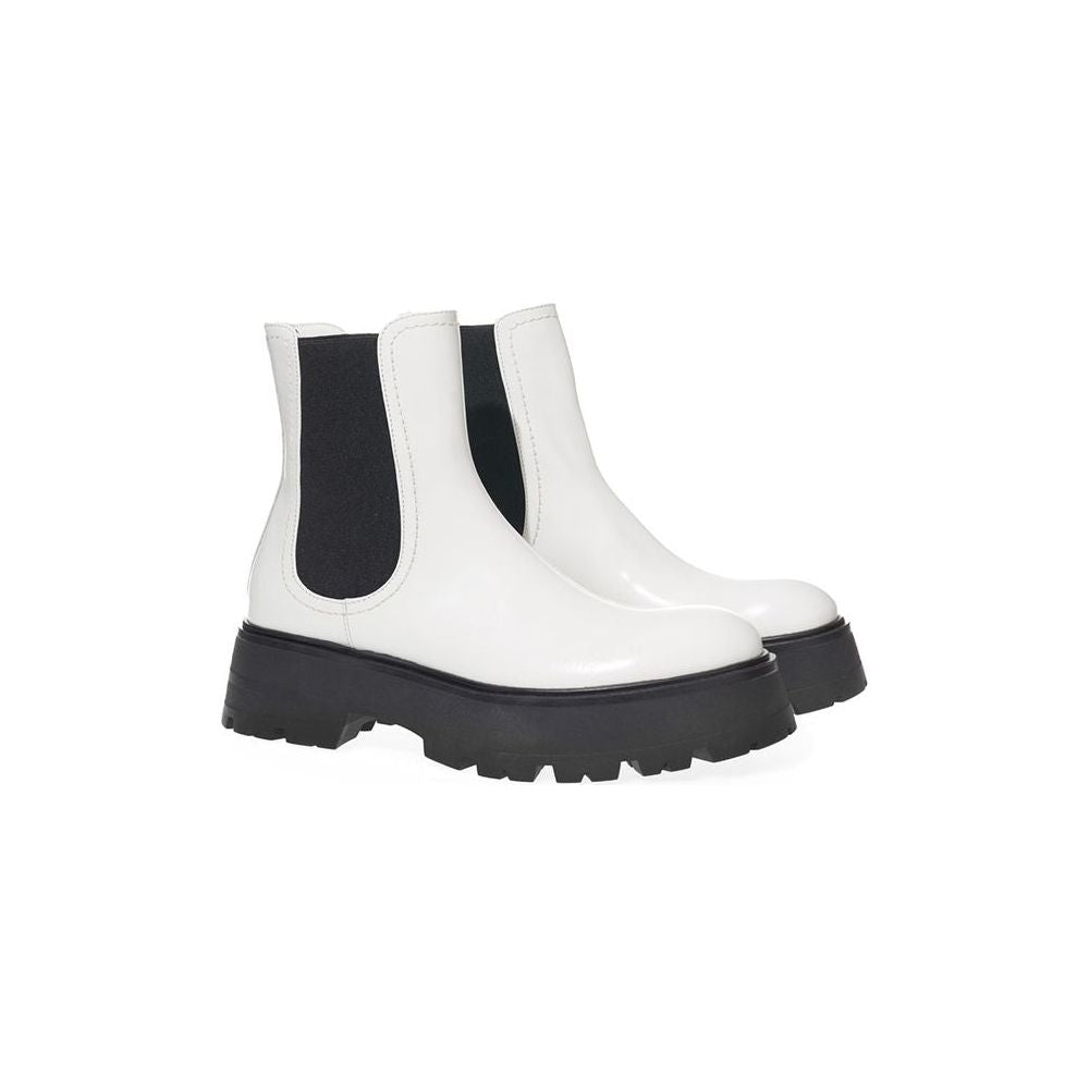 Alexander McQueen Elegant Monochrome Leather Boots Alexander McQueen