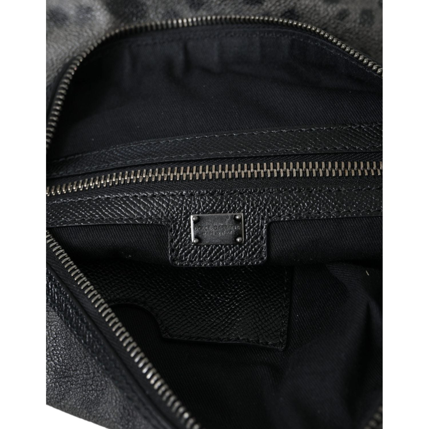 Front view with bag zipped and handles upright.