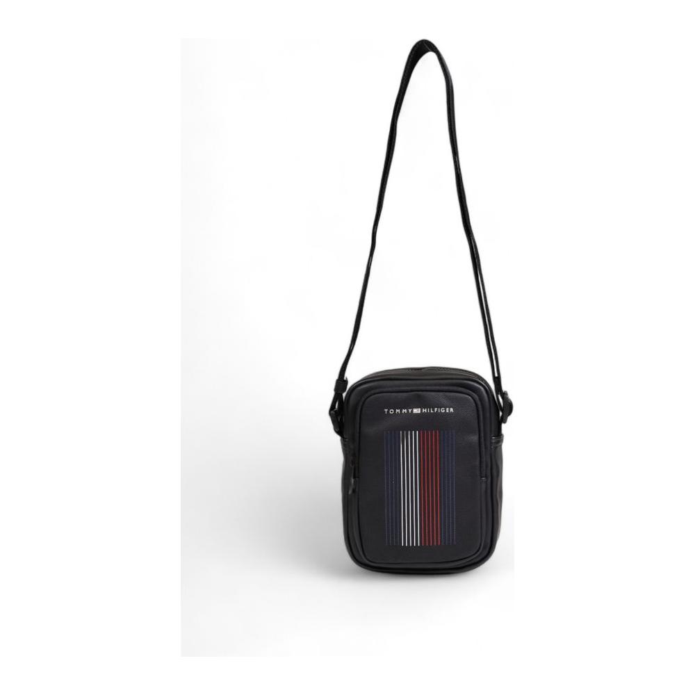 Front view with bag zipped and handles upright.