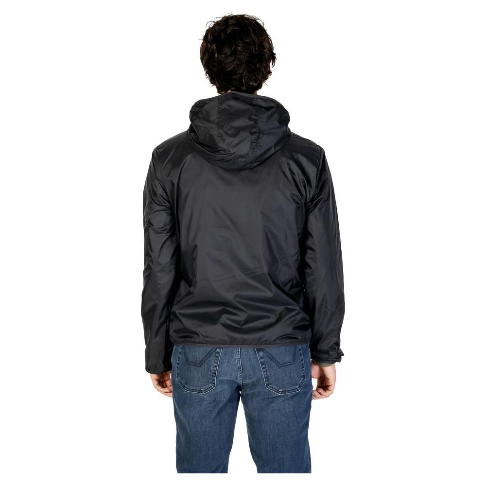 Front view with bag zipped and handles upright.
