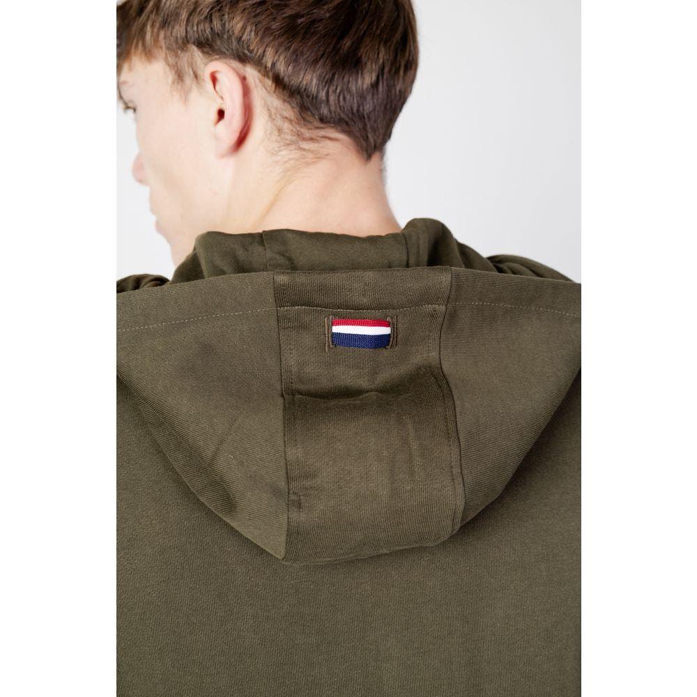 Front view with bag zipped and handles upright.