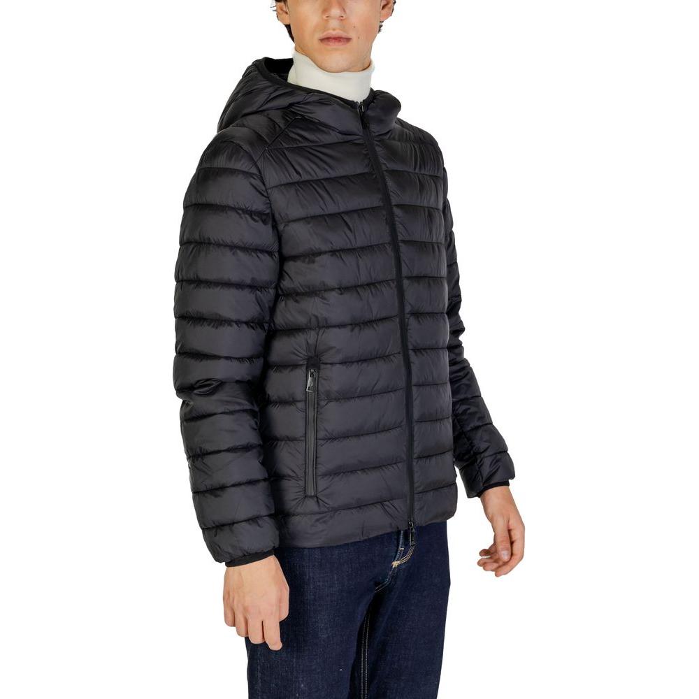 Front view with bag zipped and handles upright.