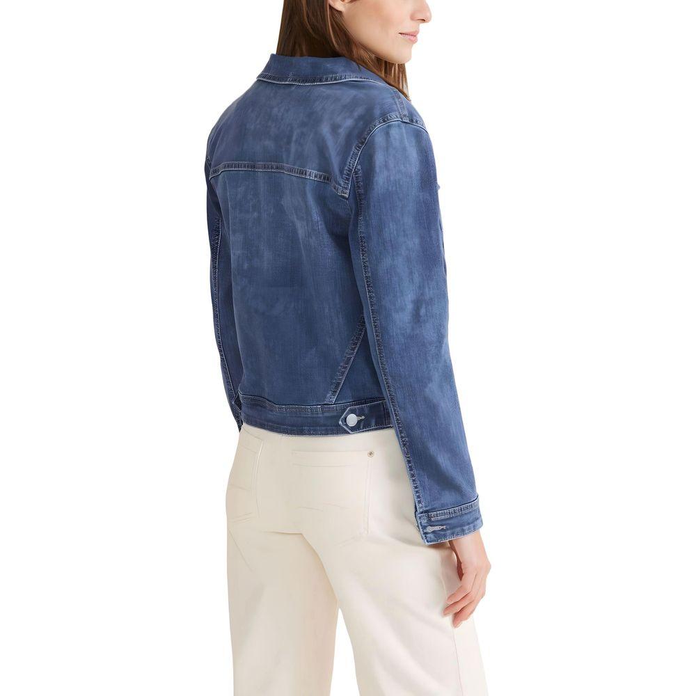 Front view with bag zipped and handles upright.