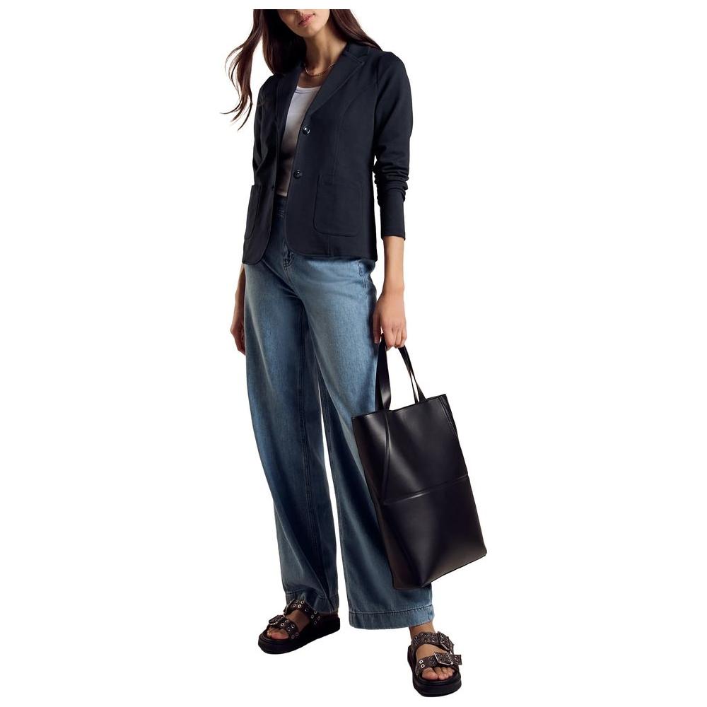 Front view with bag zipped and handles upright.