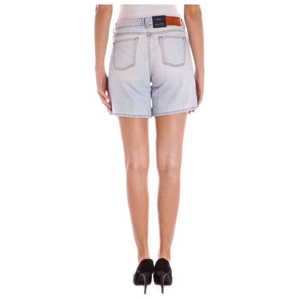 别致的浅蓝色剪裁棉质短裤